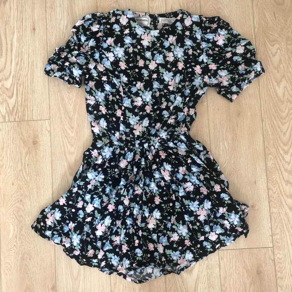 Vintage Floral Print Dress w/back buttons